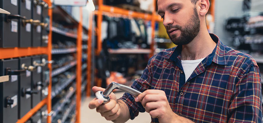 Locksmith For Retail Stores Lockout Services in Greenacres, California